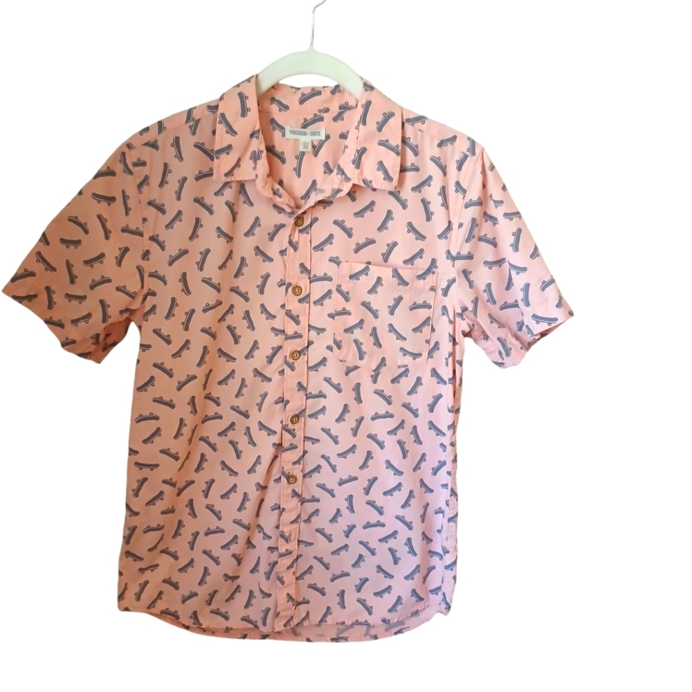 Tucker & Tate Boy's Peach Shoet Sleeve Shirt With Gray Skateboards  Size XL